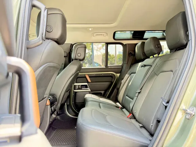 Land Rover Defender — Фото автомобиля 17