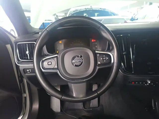Volvo S60 — Фото автомобиля 10