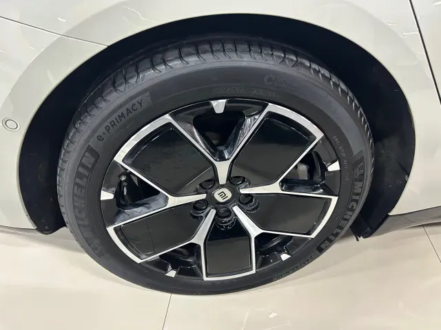 Xiaomi SU7 — Фото автомобиля 26