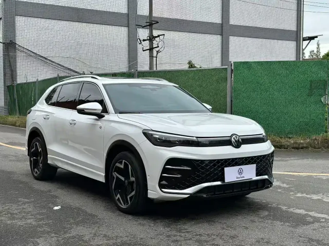 Volkswagen Tiguan L — Фото автомобиля 3