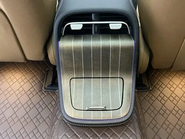 Mercedes-Benz E-Class — Фото автомобиля 29