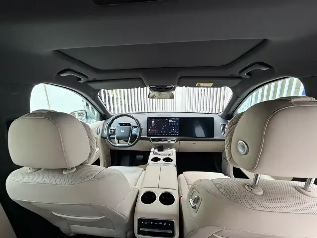Li Auto L8 — Фото автомобиля 8