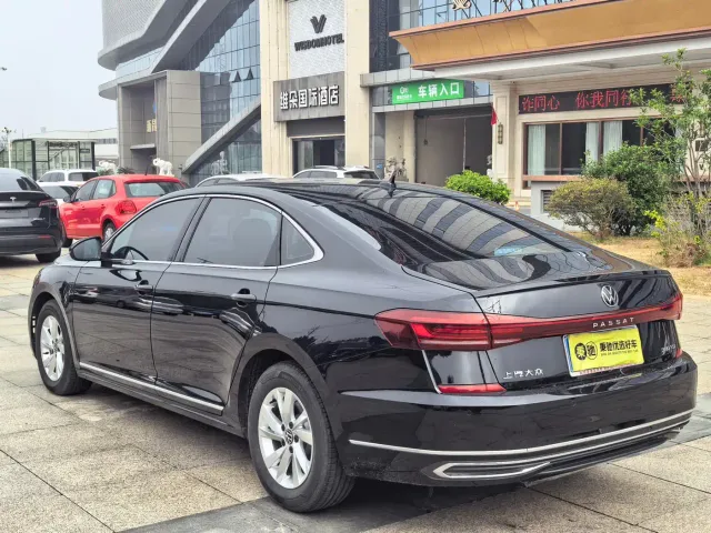 Volkswagen Passat — Фото автомобиля 4