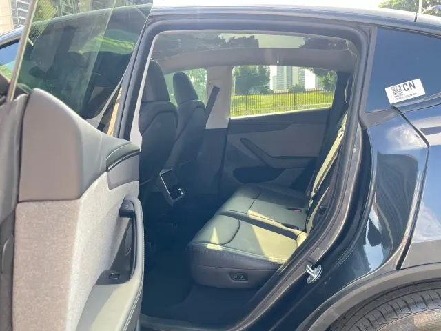 Tesla Model Y — Фото автомобиля 9