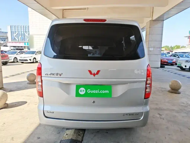 Wuling Hongguang V — Фото автомобиля 5