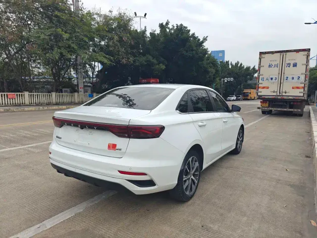 Geely Emgrand — Фото автомобиля 16