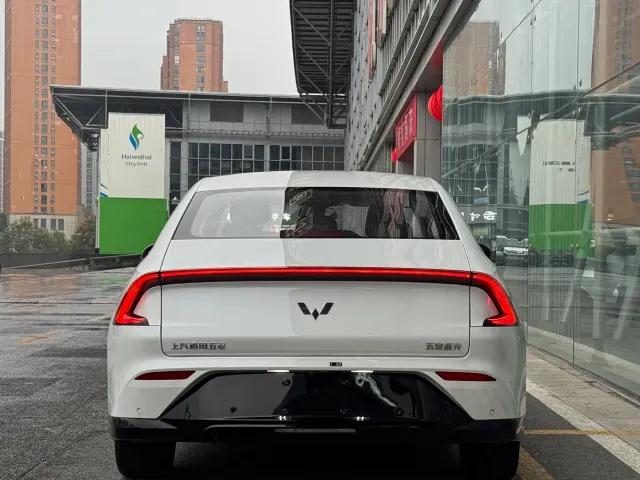 Wuling Starlight — Фото автомобиля 11