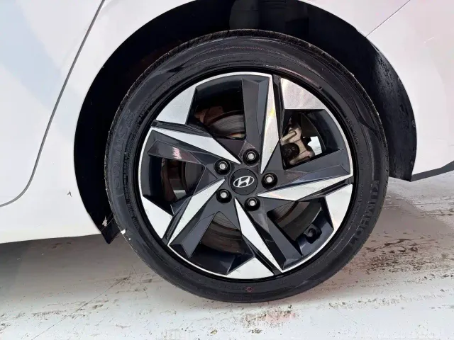 Hyundai Elantra — Фото автомобиля 24