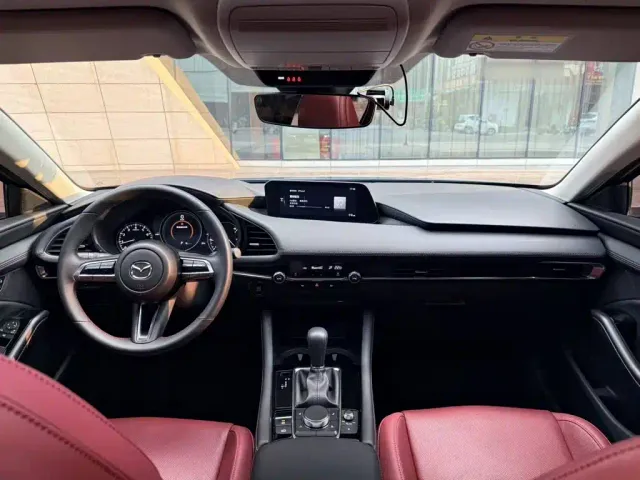 Mazda Axela — Фото автомобиля 17