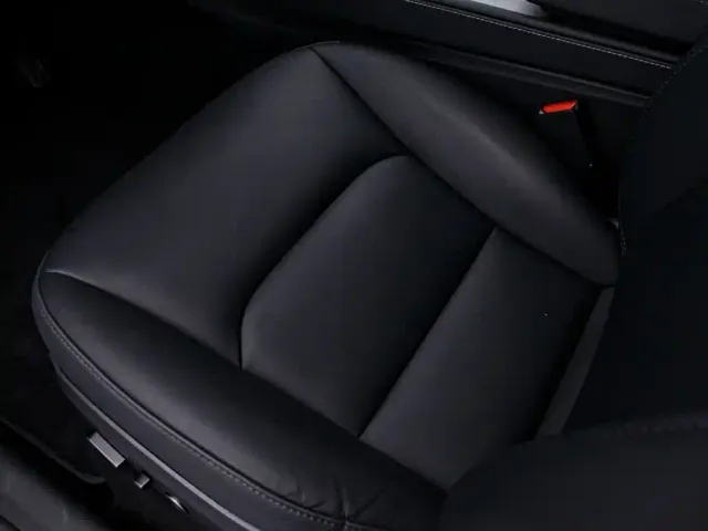 Tesla Model Y — Фото автомобиля 13