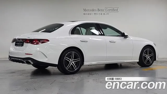 Mercedes-Benz E-Class — Фото автомобиля 2