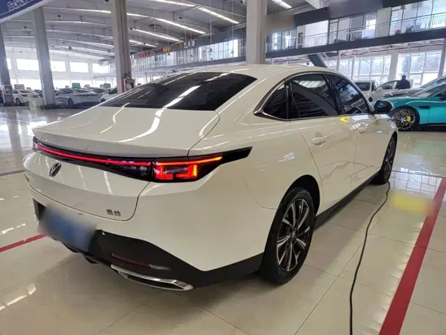 Changan Eado — Фото автомобиля 6