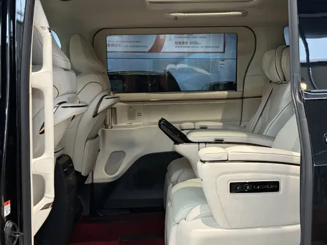 Lexus Lexus LM 2023 500h 6-Seater Prestige Edition — Фото автомобиля 19