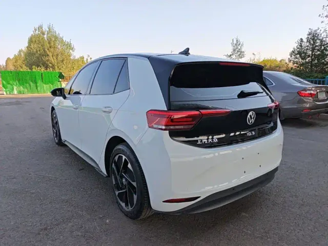 Volkswagen ID.3 — Фото автомобиля 4