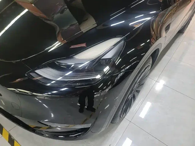 Tesla Model Y — Фото автомобиля 23