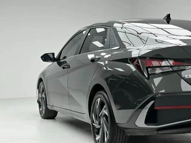 Hyundai Elantra — Фото автомобиля 10
