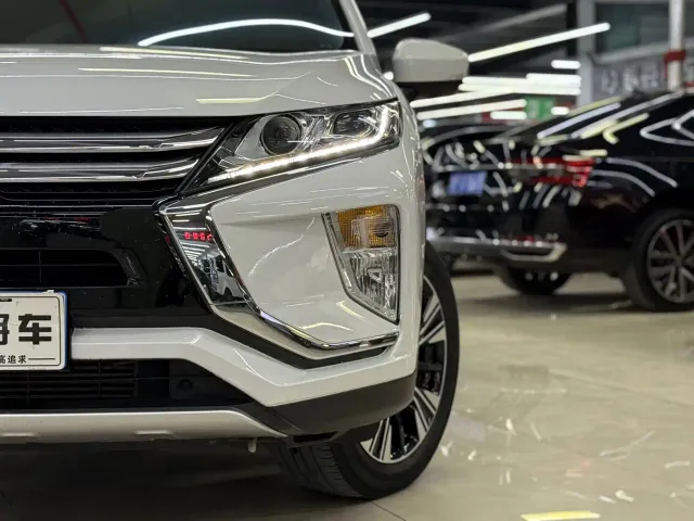 Mitsubishi Eclipse Cross — Фото автомобиля 18