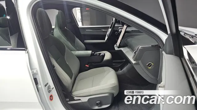Volvo EX30 Cross Country — Фото автомобиля 25