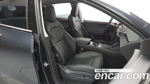 Tesla Model Y — Фото автомобиля 16