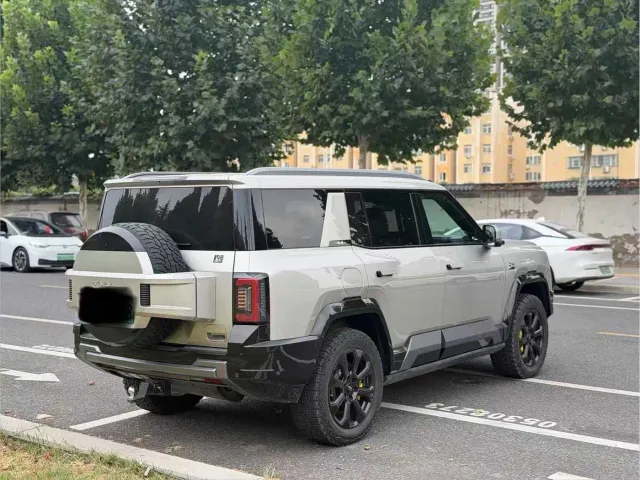 BYD FangChengBao Leopard 8 — Фото автомобиля 7