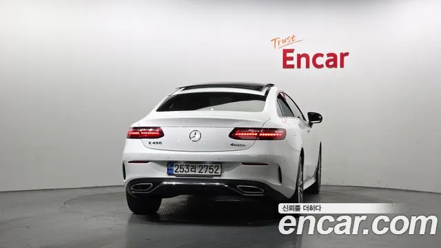 Mercedes-Benz E-Class — Фото автомобиля 4