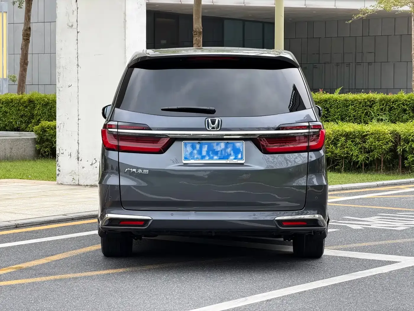 Honda Odyssey 2022 2.0L e:HEV Sharp Supreme Edition — Фото автомобиля 15