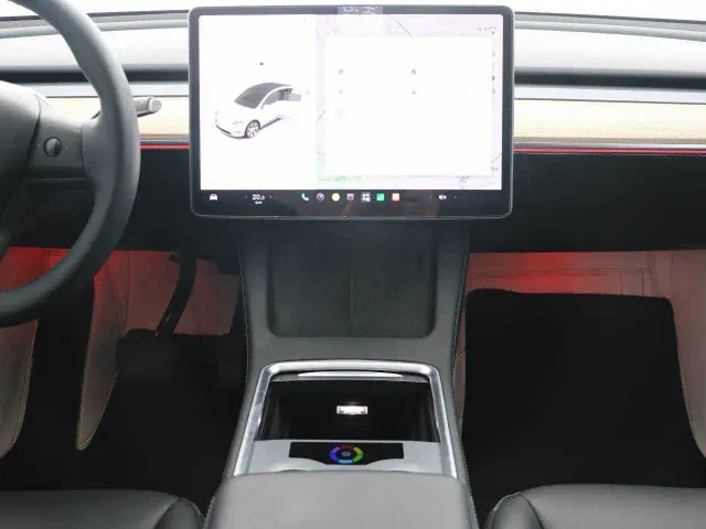 Tesla Model Y — Фото автомобиля 12