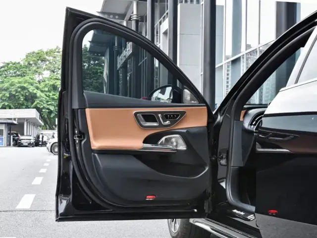 Mercedes-Benz E-Class — Фото автомобиля 8