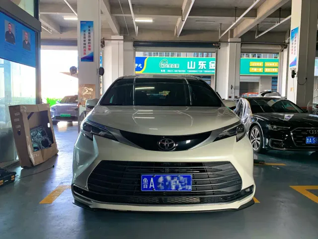 Фотография автомобиля — Toyota Sienna