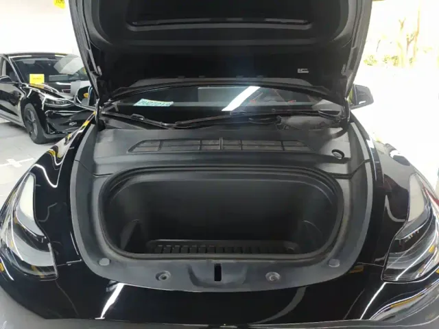 Tesla Model Y — Фото автомобиля 15