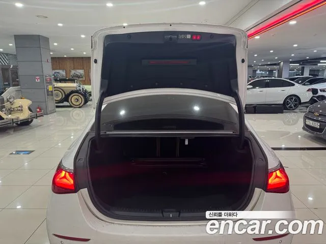Mercedes-Benz E-Class — Фото автомобиля 17