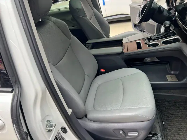 Toyota Granvia — Фото автомобиля 12