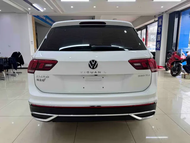 Volkswagen Tiguan L — Фото автомобиля 5