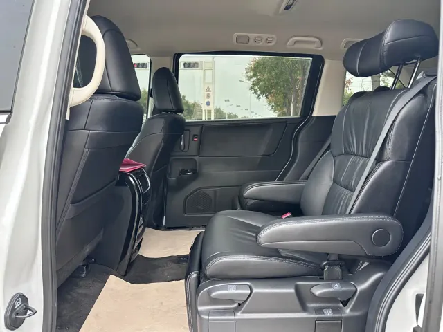 Honda Odyssey — Фото автомобиля 4