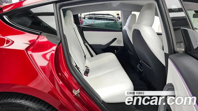 Tesla Model 3 — Фото автомобиля 11