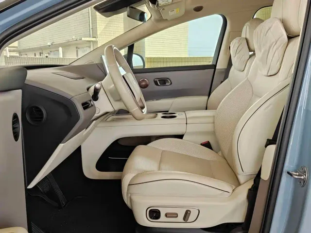 Li Auto i8 — Фото автомобиля 8