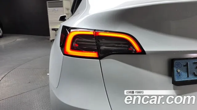 Tesla Model Y — Фото автомобиля 8