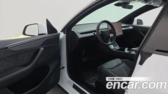 Tesla Model Y — Фото автомобиля 10