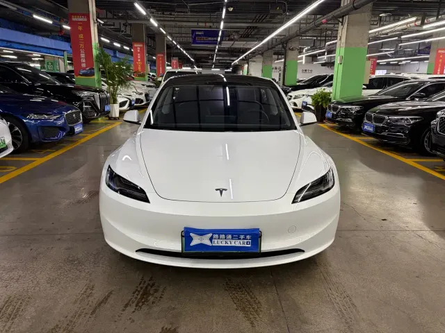 Tesla Model 3 — Фото автомобиля 3