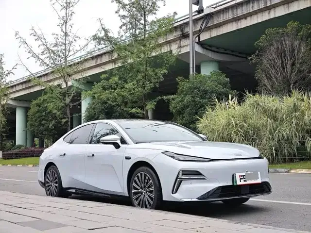 Geely Galaxy Xingyao 8 — Фото автомобиля 3