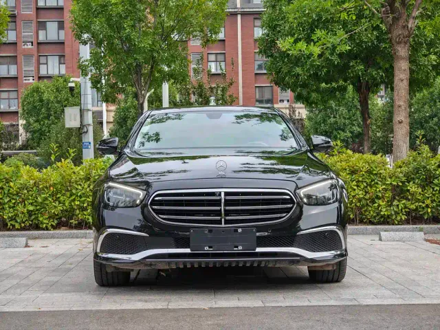 Mercedes-Benz E-Class — Фото автомобиля 2