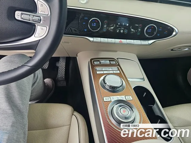 Genesis GV70 — Фото автомобиля 10