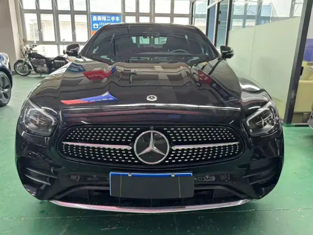 Mercedes-Benz E-Class — Фото автомобиля 2