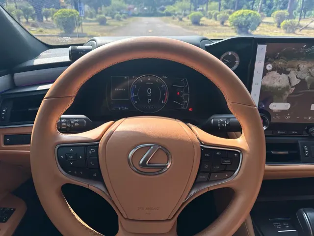 Lexus ES — Фото автомобиля 9