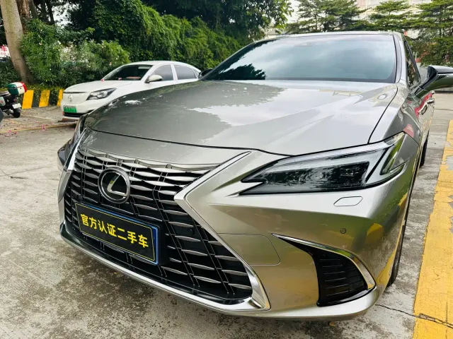 Lexus ES — Фото автомобиля 8