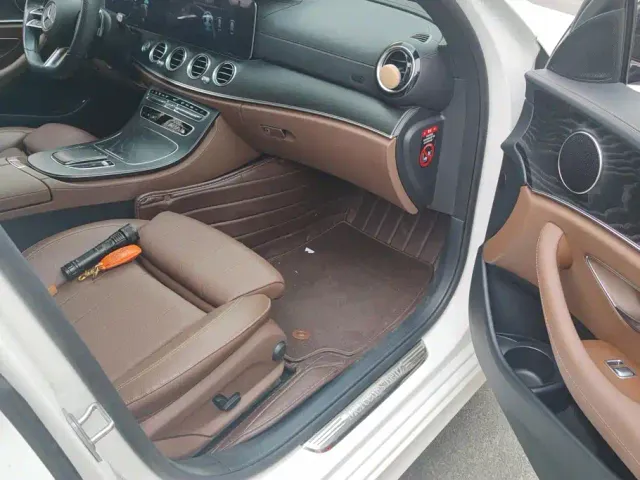 Mercedes-Benz E-Class — Фото автомобиля 8