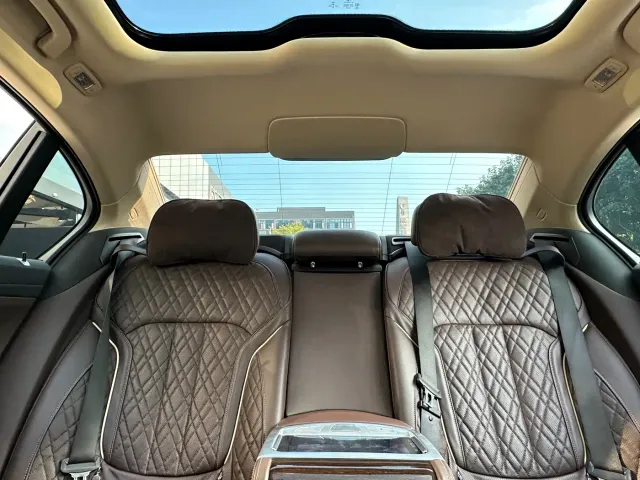 BMW 7 Series — Фото автомобиля 11