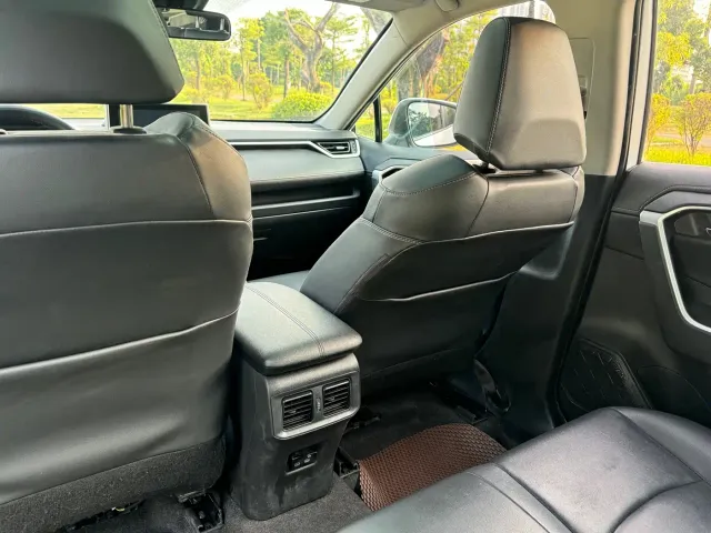 Toyota RAV4 — Фото автомобиля 11