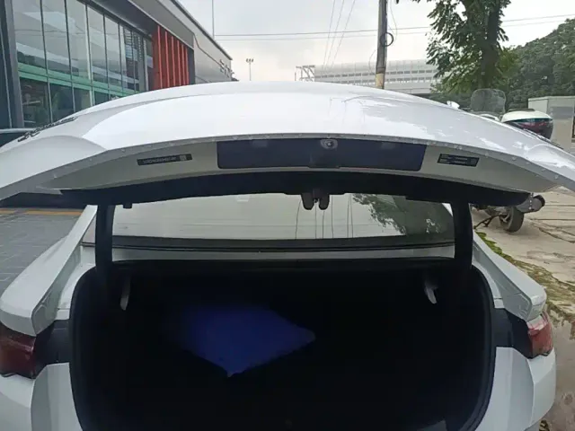 BYD Qin L — Фото автомобиля 18