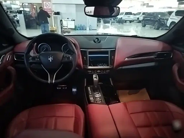 Maserati Levante — Фото автомобиля 9